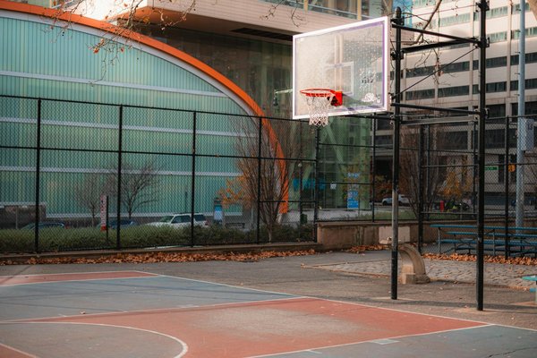 Quels sont les exercices spécifiques pour améliorer la précision des lancers francs sous pression?