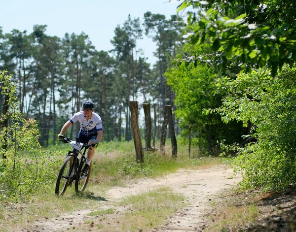 Quels exercices de renforcement des quadriceps sont essentiels pour les athlètes pratiquant le patinage artistique?